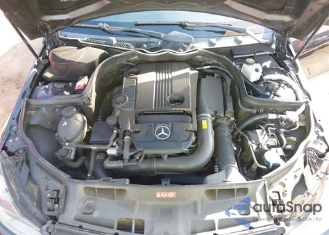 2013 Mercedes-Benz C 250 Sport z USA, uszkodzony, nr VIN WDDGF4HB6DR268262